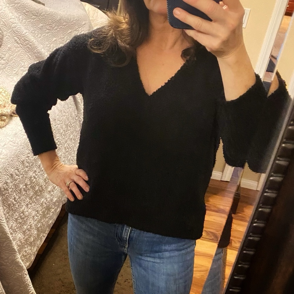 Sanctuary Black Long Sleeve Plush V-neck Sweater size Small